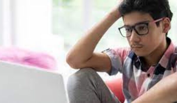 Correlazione tra tempo trascorso davanti allo schermo e salute mentale negli adolescenti: una revisione sistematica
