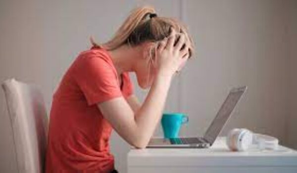 Comprendere lo stress adolescenziale durante la pandemia di COVID-19