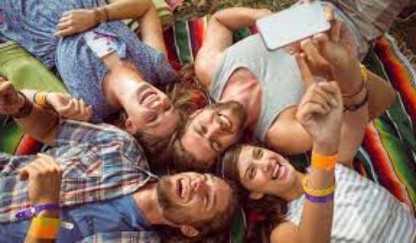Fiducia e reciprocità degli adolescenti verso amici, coetanei sconosciuti e membri della comunità