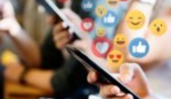 Uso problematico dei social, a rischio 1 adolescente su 10