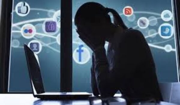 Social media, giochi online e cyberbullismo durante la pandemia di COVID-19: l’effetto del tempotrascorso online