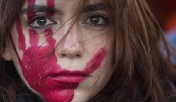 Tassi allarmanti di violenza da parte del partner tra le ragazze adolescenti