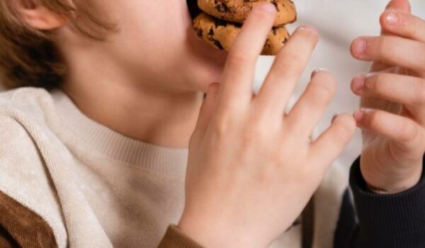 Mangiare sano in infanzia e adolescenza previene obesità e deterioramento cognitivo in età adulta