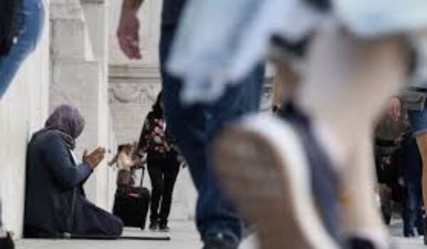 Povertà: ruba il futuro ai giovani