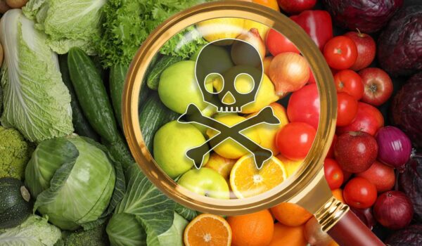 Cocktail di pesticidi e Pfas in frutta e verdura