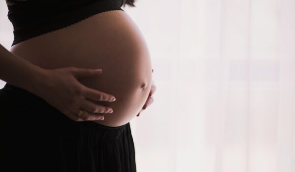 Linee guida Oms contro le gravidanze precoci tra le adolescenti