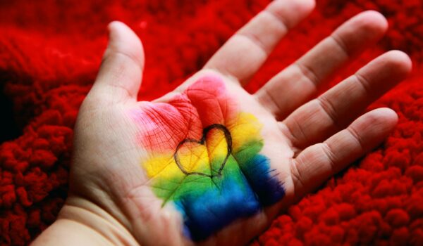 L’onere umanistico ed economico della terapia di conversione tra i giovani LGBTQ negli Stati Uniti