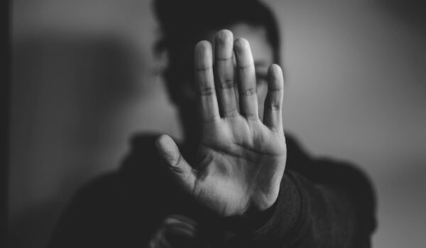 Maltrattamenti su bambini e adolescenti: +58% in cinque anni. L’indagine Terre des Hommes e Cismai