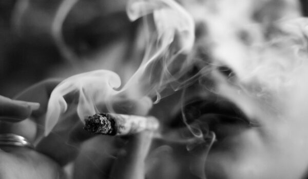Fumo: stop trend in discesa, boom di “policonsumo” tra i teenager