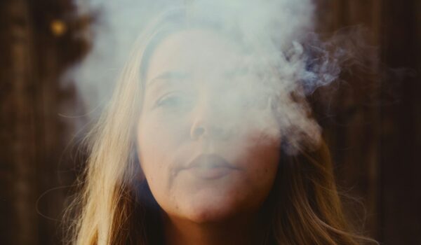 Depressione e ansia, più frequenti tra gli adolescenti che usano sigarette elettroniche o tabacco
