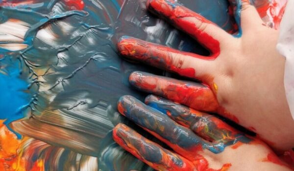 L’arte che educa: il ruolo della creatività nella scuola pubblica