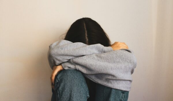 Il senso di solitudine tra gli adolescenti è cresciuto negli anni