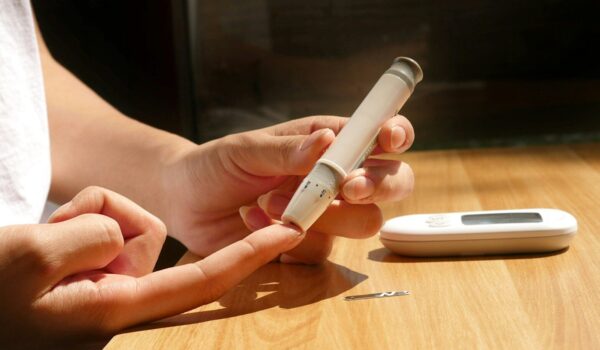 Sintomi depressivi e controllo glicemico in bambini e adolescenti con diabete